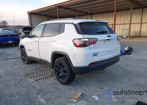 2025 Jeep Compass Latitude 4X4 из США, поврежденный, VIN 3C4NJDBN1ST555712